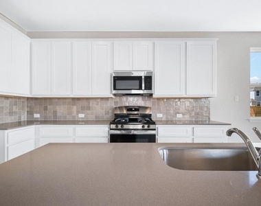 208 Stein Rd - Photo Thumbnail 14