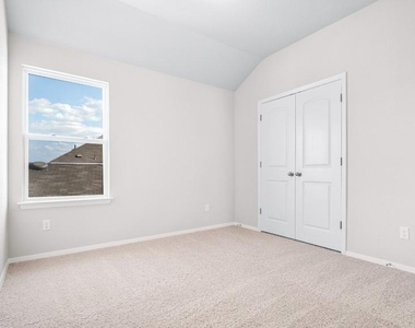 208 Stein Rd - Photo Thumbnail 6