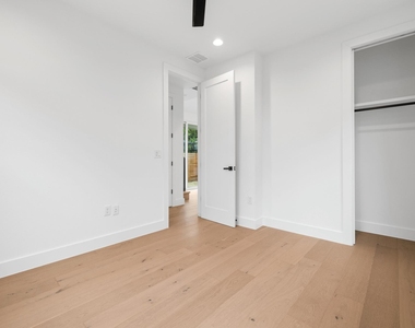 7706 Watson St - Photo Thumbnail 16