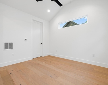 7706 Watson St - Photo Thumbnail 11