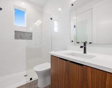 7706 Watson St - Photo Thumbnail 13