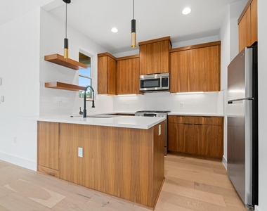 7706 Watson St - Photo Thumbnail 8