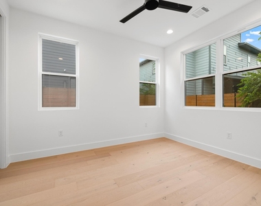 7706 Watson St - Photo Thumbnail 15