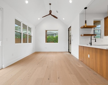 7706 Watson St - Photo Thumbnail 5