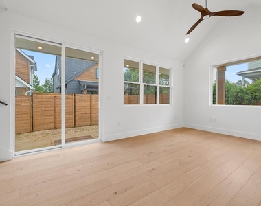 7706 Watson St - Photo Thumbnail 6