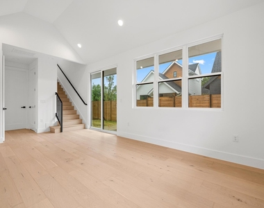 7706 Watson St - Photo Thumbnail 4