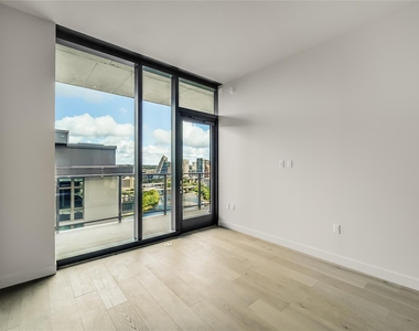 44 East Ave - Photo Thumbnail 4