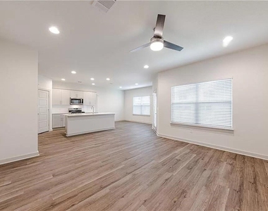 1044 Winnsboro Loop - Photo Thumbnail 11