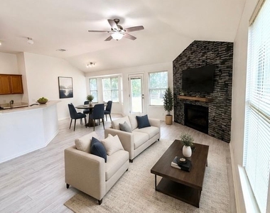206 Sunshadow Dr - Photo Thumbnail 4