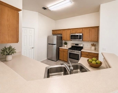 206 Sunshadow Dr - Photo Thumbnail 6