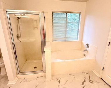 206 Sunshadow Dr - Photo Thumbnail 17
