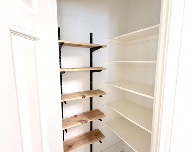 206 Sunshadow Dr - Photo Thumbnail 8