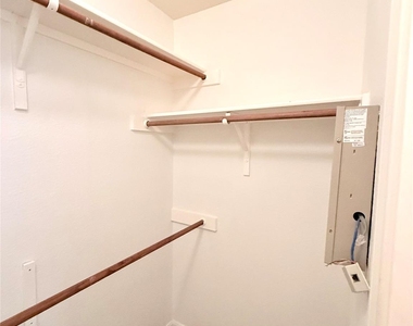 206 Sunshadow Dr - Photo Thumbnail 18