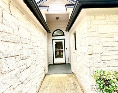 206 Sunshadow Dr - Photo Thumbnail 1