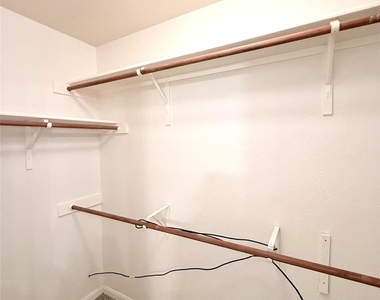 206 Sunshadow Dr - Photo Thumbnail 19
