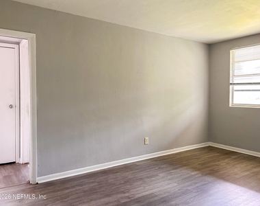 1134 Woodruff Avenue - Photo Thumbnail 4