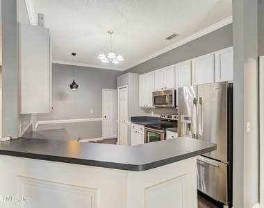 8023 Tuxford Lane - Photo Thumbnail 15