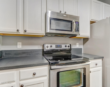 8023 Tuxford Lane - Photo Thumbnail 13