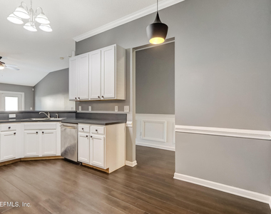 8023 Tuxford Lane - Photo Thumbnail 11