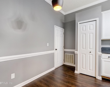 8023 Tuxford Lane - Photo Thumbnail 10