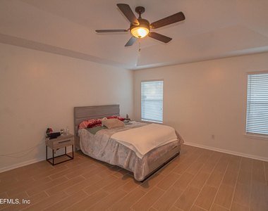 8146 Leafcrest Drive - Photo Thumbnail 12