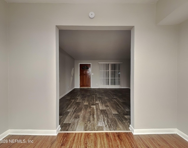 6238 Round Oak Lane - Photo Thumbnail 4