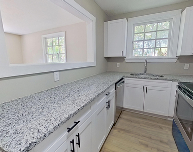 2853 College Street - Photo Thumbnail 4