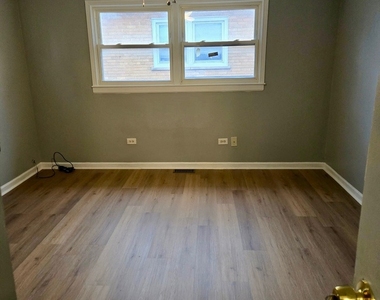 7011 S East End Avenue - Photo Thumbnail 3