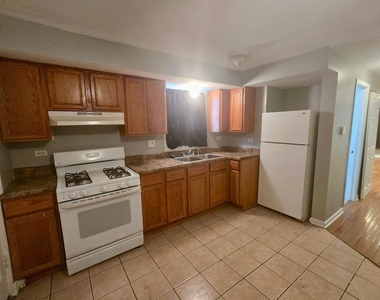 7011 S East End Avenue - Photo Thumbnail 2