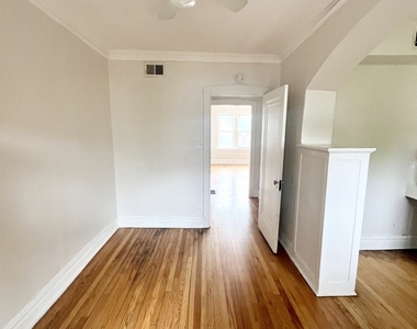 5040 W 21st Place - Photo Thumbnail 4