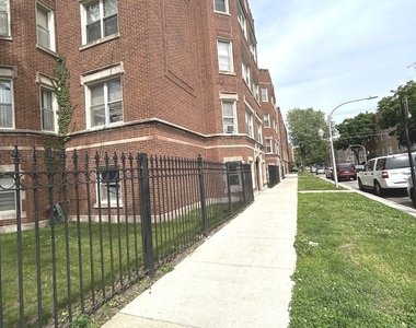 7655 S Yates Boulevard - Photo Thumbnail 1