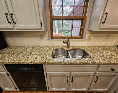 5525 Wedgewood Court - Photo Thumbnail 7