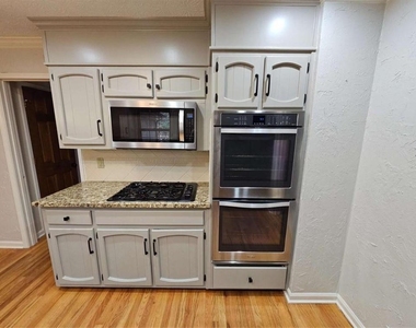 5525 Wedgewood Court - Photo Thumbnail 8