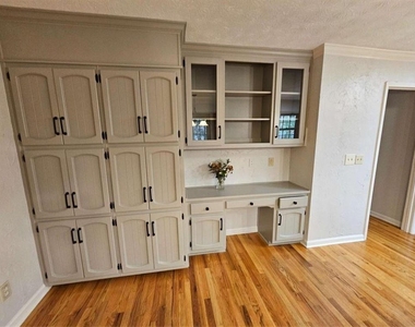 5525 Wedgewood Court - Photo Thumbnail 10