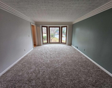 5525 Wedgewood Court - Photo Thumbnail 3
