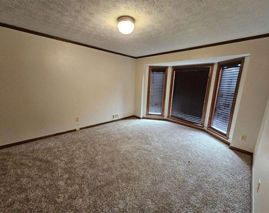 5525 Wedgewood Court - Photo Thumbnail 12