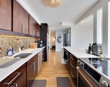 200 N Dearborn Street - Photo Thumbnail 5