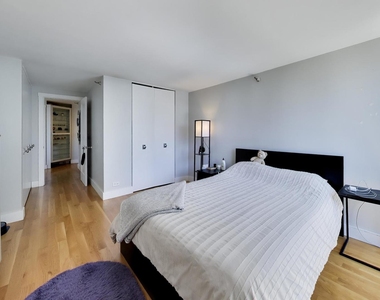 200 N Dearborn Street - Photo Thumbnail 7