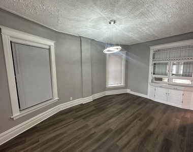 6426 S Ingleside Avenue - Photo Thumbnail 5