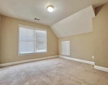 1800 Lee Patrick Drive - Photo Thumbnail 13