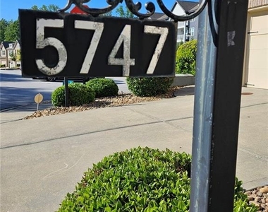 5747 Radford Loop - Photo Thumbnail 2