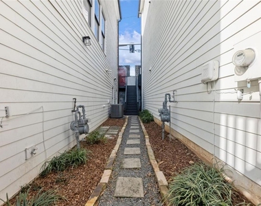 378 Bill Kennedy Way - Photo Thumbnail 56