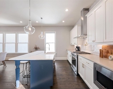 378 Bill Kennedy Way - Photo Thumbnail 15