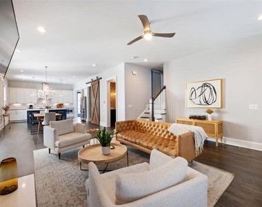 378 Bill Kennedy Way - Photo Thumbnail 3