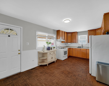 7305 W 75th Street - Photo Thumbnail 7