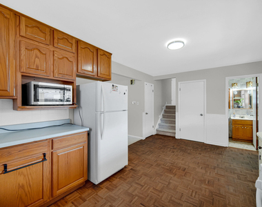 7305 W 75th Street - Photo Thumbnail 5