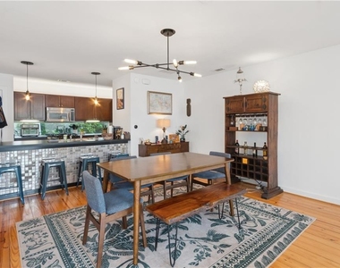920 Memorial Drive Se - Photo Thumbnail 5