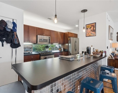 920 Memorial Drive Se - Photo Thumbnail 6