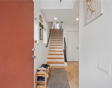 920 Memorial Drive Se - Photo Thumbnail 2