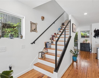 920 Memorial Drive Se - Photo Thumbnail 8